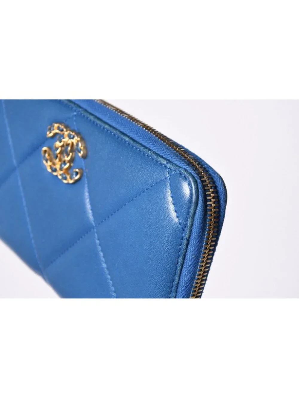 Chanel CC Logo Round Wallet Quilted Blue Leather Gold